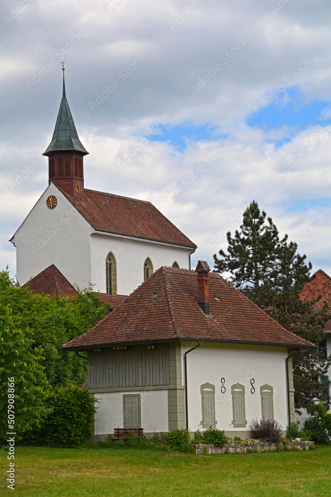 Fototapeta premium Die Kirche von Uerkheim im Bezirk Zofingen, Kanton Aargau