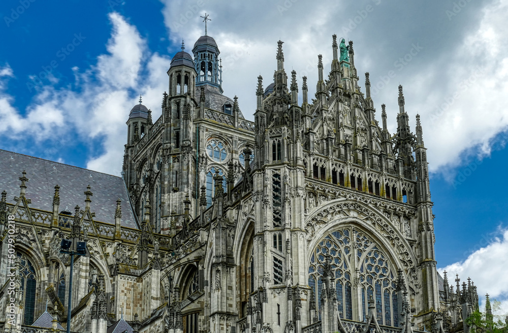 Fototapeta premium Berühmte gotische Kathedrale in s’Hertogenbosch
