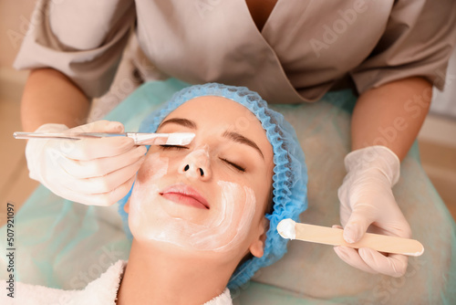 Cosmetologist applying mask...
