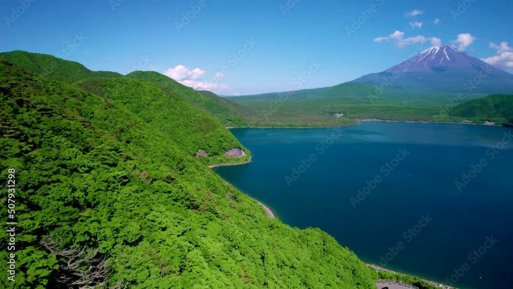 新緑の本栖湖と富士山空撮 新緑の本栖湖と富士山空撮