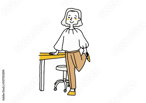 
仕事の合間にストレッチをしている女性　もしくは就業前のウオーミングアップ
