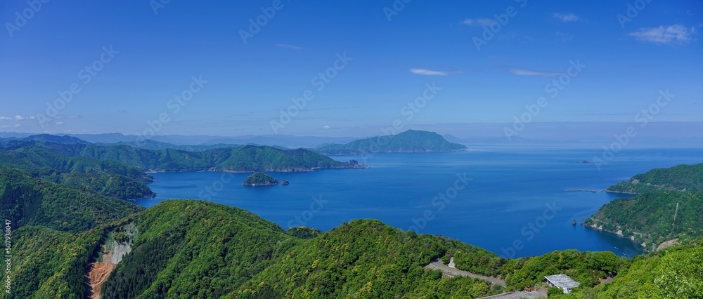 三方五湖展望台から見下ろす日本海のパノラマ情景＠福井