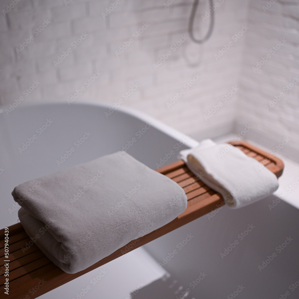 Fototapeta premium white towels put on bathtub in the bathroom