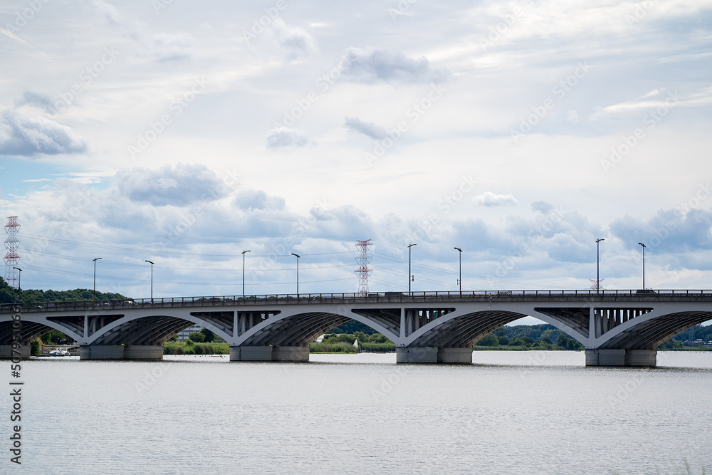美しい連続アーチの手賀大橋