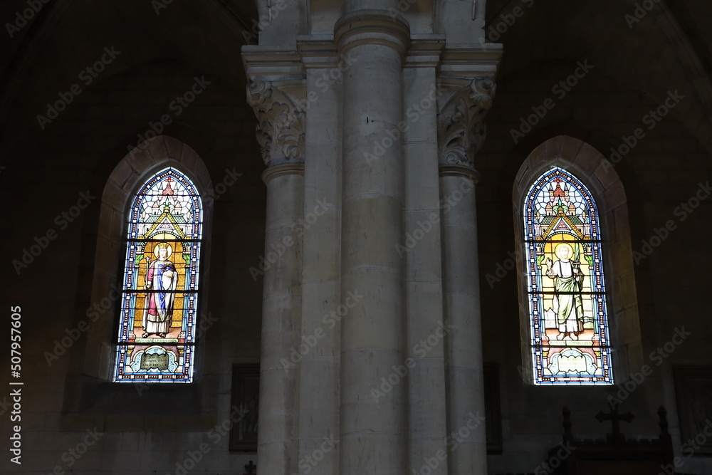 L'église Saint Romain, de style néo gothique, intérieur de l'église, ville de Chateau-Chinon, département de la Nièvre, France