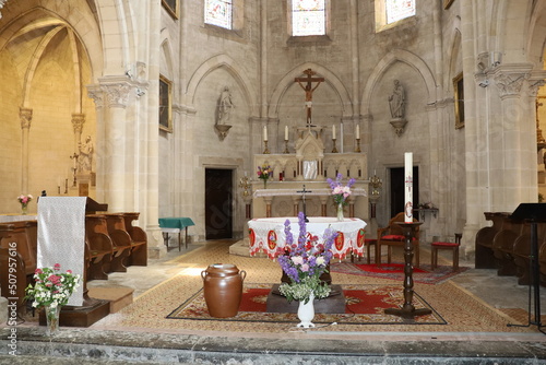 L'église Saint Romain, de style néo gothique, intérieur de l'église, ville de Chateau-Chinon, département de la Nièvre, France photo