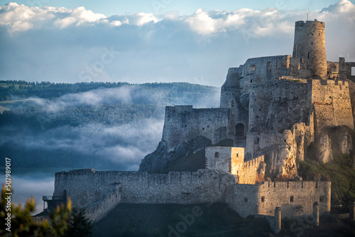 Obraz na plátně The ruins of Spis Castle, Slovakia.
