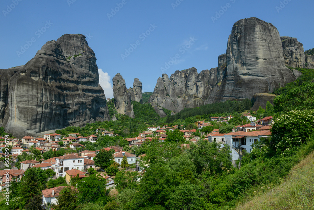 Naklejka premium View at the town of Kastraki at Meteore in Greece