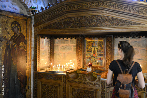 Quadro em tela Woman praying at the Varlaam monastery at Meteore on Greece