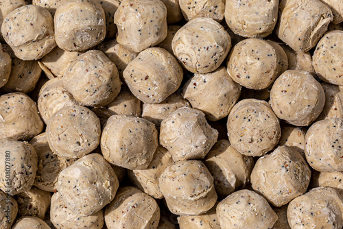 Canvastavla A full frame photograph of fat balls for birds