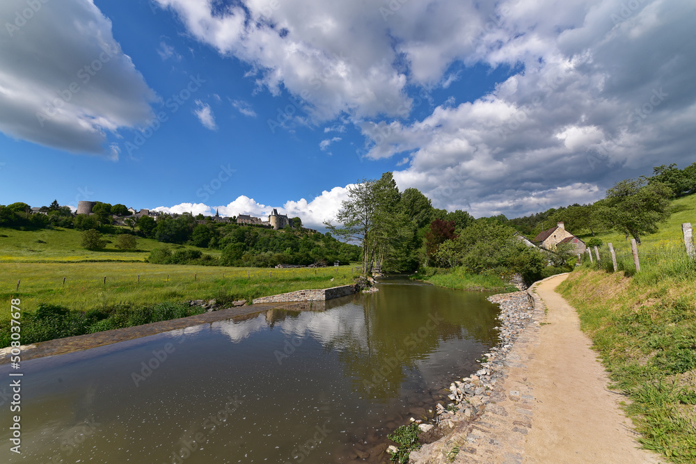 Frankreich - Saint-Suzanne - Spaziergang der Mühlen & Fluss Weiler