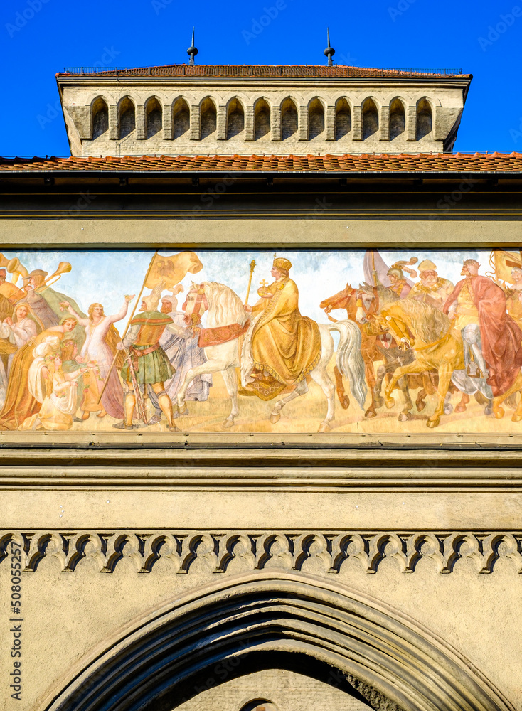 Fototapeta premium famous historic isartor building in munich