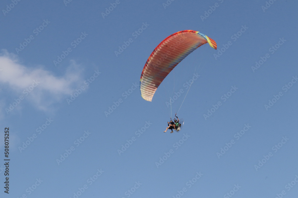 Voo de Parapente / Paraglider / Paragliding flight Voo de Parapente / Paraglider / Paragliding flight