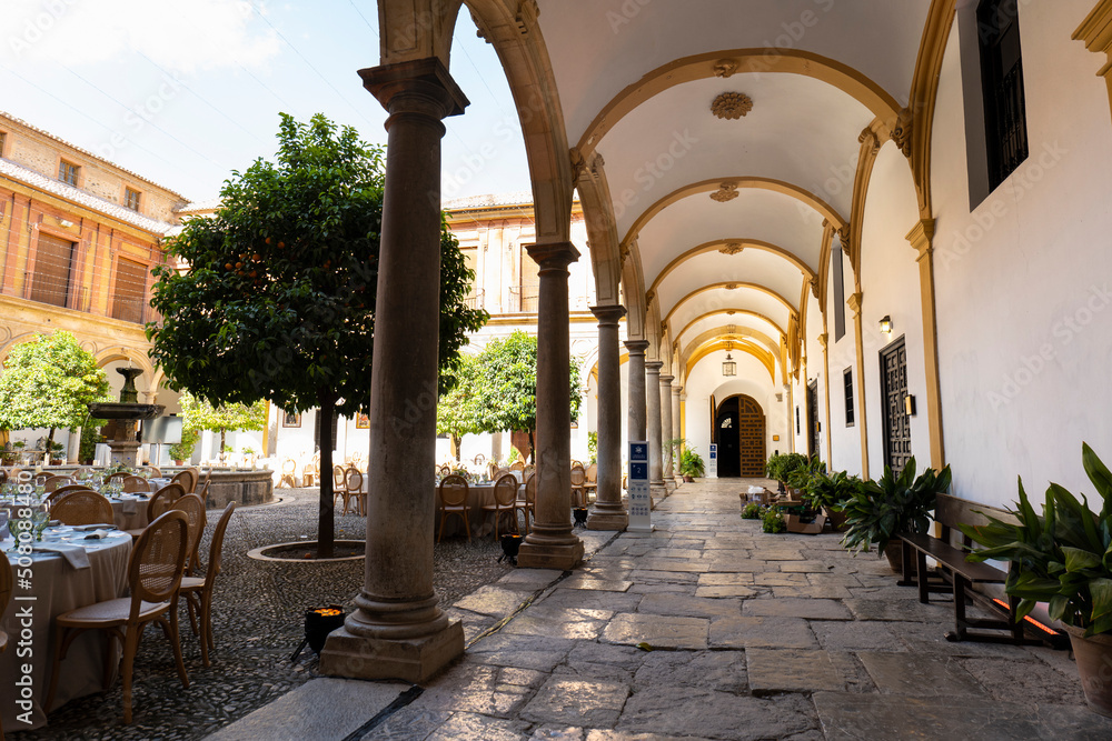 Turistas visitando la abadía del  del Sacromonte, Granada, Andalucía, España, Europa