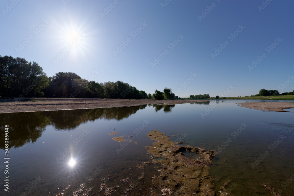 Obraz premium Along the Loire river near the Bou village 