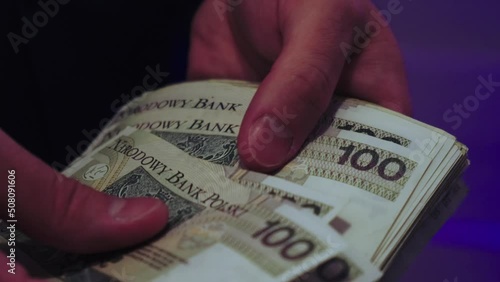 Finance_Counting money - PLN - Close Up - Night