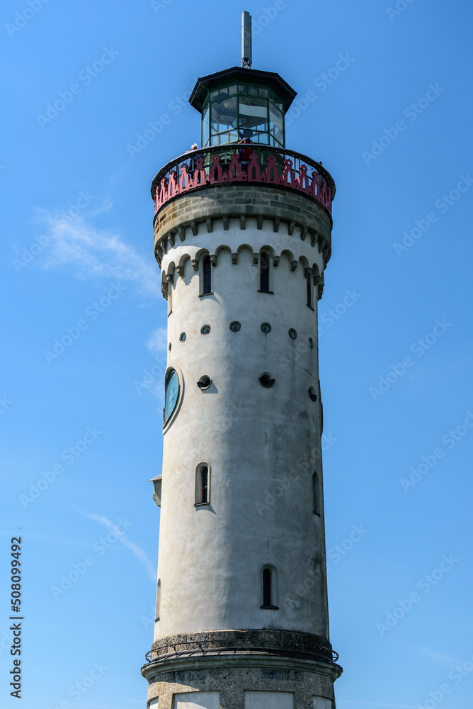 Lindauer Hafen im Frühjahr bei Sonnenschein und Wolken Lindauer Hafen im Frühjahr bei Sonnenschein und Wolken