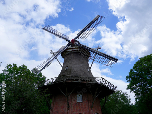 Blick auf die Windmühle in Bad Zwischenahn