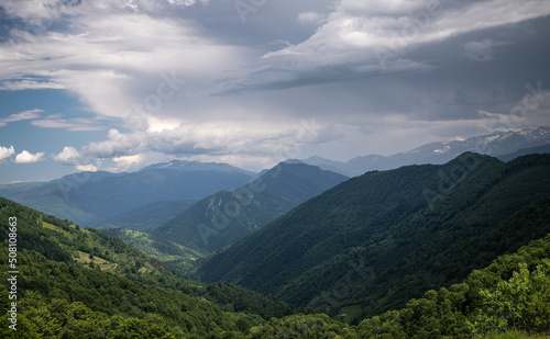 green landscape of southwestern France in the Pyrenees mountains © Marc Andreu