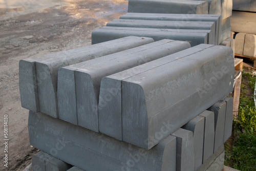 Photos A curb stone laid in a bundle.Repair of pedestrian paths.