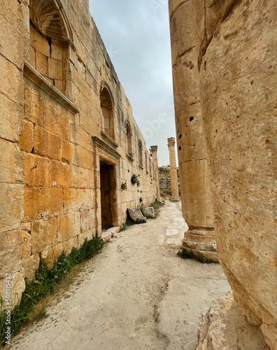 Fototapeta Naklejka Na Ścianę i Meble -  Pilars in Jerash, ancient Rome city. High quality photo