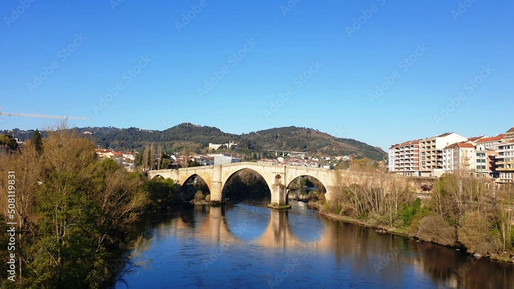 Puente romano sobre el río Miño en Ourense, Galicia