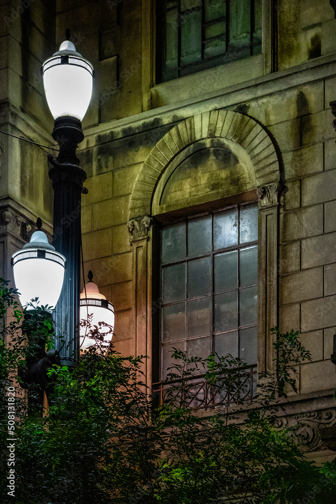 Antigas Luminárias e antiga Janela em São Paulo na região da Praça da