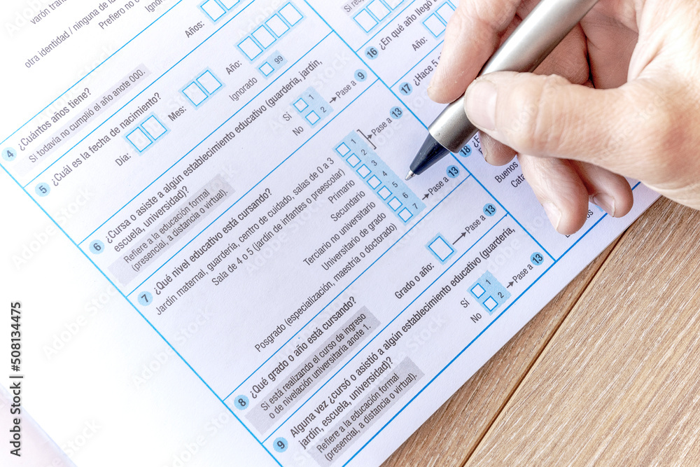 Obraz premium one hand completed the national household survey of the Republic of Argentina
