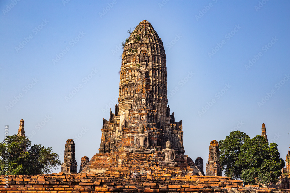 Wat Chaiwatthanaram, famous ruin temple near the Chao Phraya river in Ayutthaya, Thailand