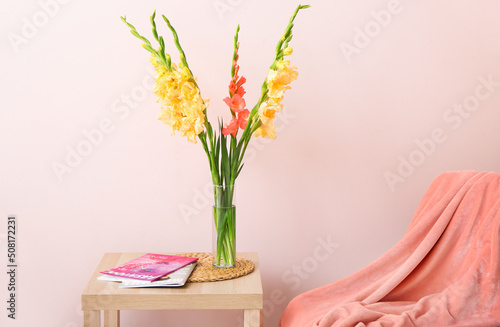 Vase beautiful gladiolus fl...
