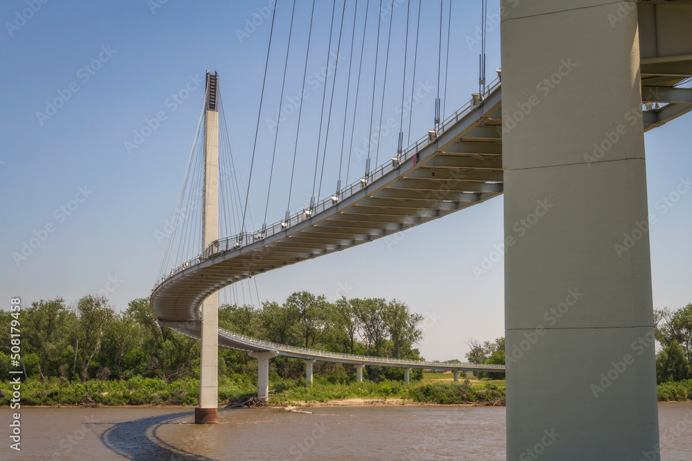 The Bob Kerrey Bridge in Omaha, Nebraska connects with Council Bluffs, Iowa - obrazy, fototapety, plakaty 