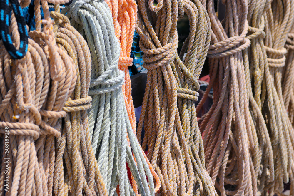 Colorful Bundled rope hanging in the harbor. キレイにまとめられて乾してある舫いロープ。