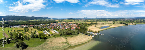 Die Bodenseegemeinde Moos, am Horizont die Hegauberge photo