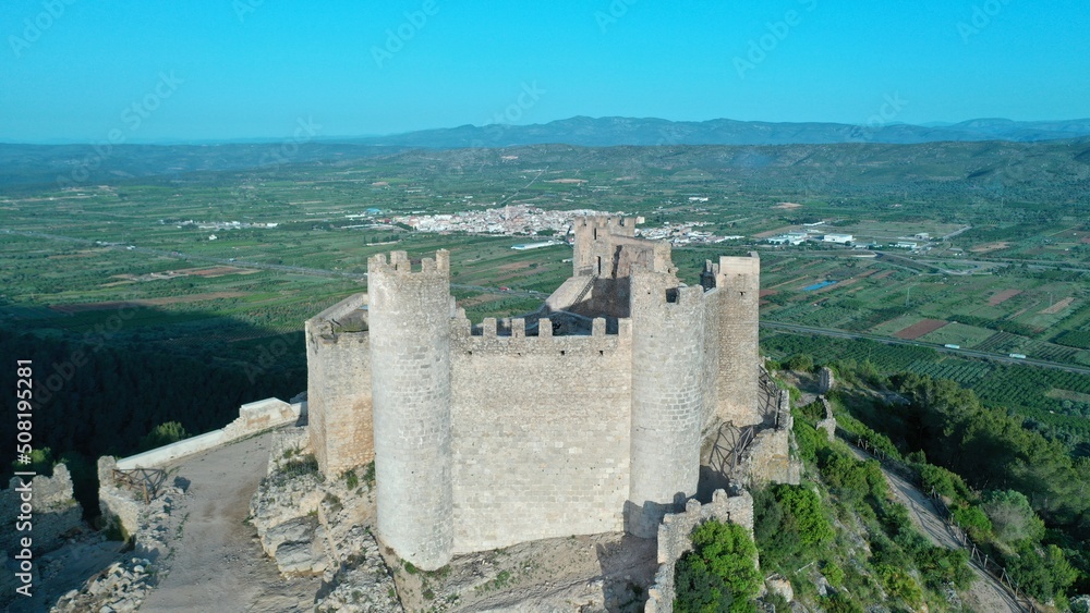 Obraz premium Castillo de Xivert, situado en la sierra de Irta en la localidad de Alcalá de Xivert, Castellón, España