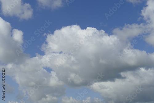 Weisse Quellwolken  Blauer Himmel  Deutschland  Europa