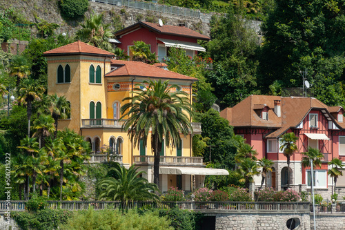 Fototapeta Naklejka Na Ścianę i Meble -  Villas on the shore of Lake Maggiore in Cannero Riviera in Italy