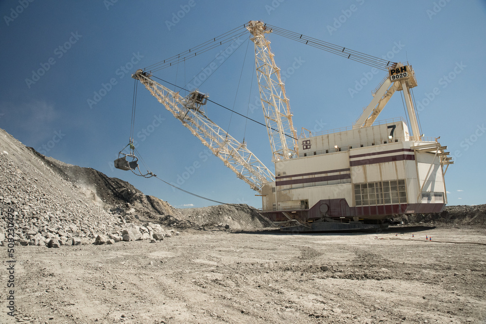 dragline working in Queensland mine