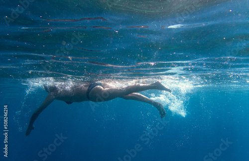 donna che nuota