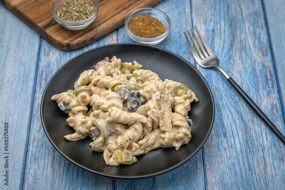 White sauce pasta is creamy and saucy pasta perfectly seasoned with Italian herbs and topped with red chili flakes and olives White sauce pasta is creamy and saucy pasta perfectly seasoned with Italian herbs and topped with red chili flakes and olives