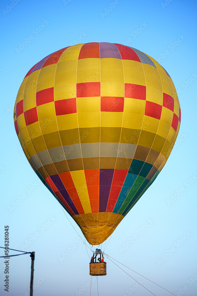 Naklejka premium Hot Air Balloon With Sky Background
