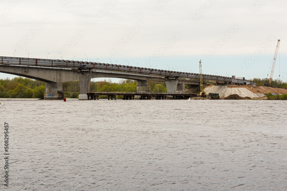 Construction of a new bridge next to the old one.