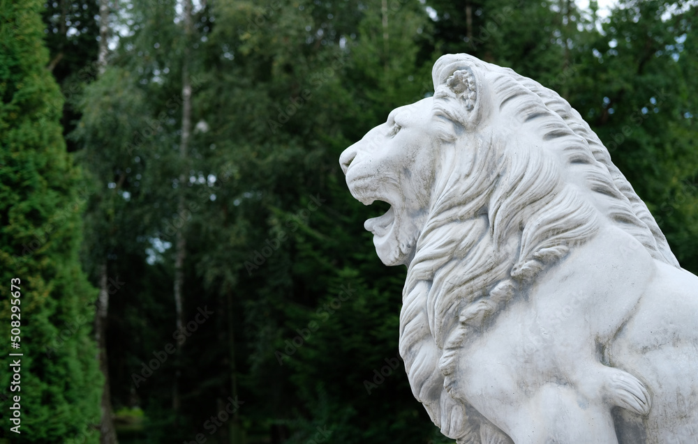 sculpture of a lion in the park