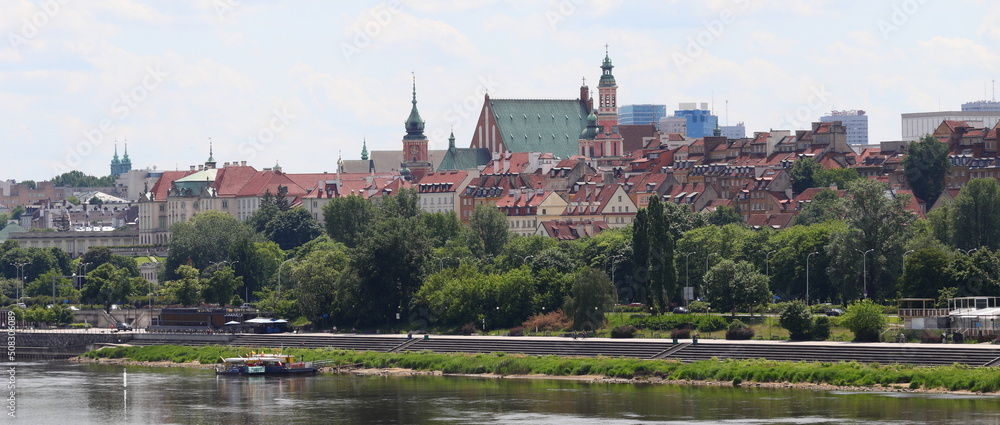 Panorama of the old town in Warsaw over the Vistula River
Panorama of the old town in Warsaw over the Vistula River