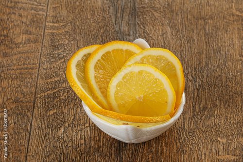 Suor lemon slices in the bowl