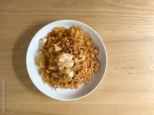 Fried instant noodles with squid egg