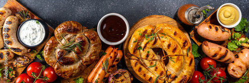 Foto Mix bar-b-q sausages - bavarian, round, gumberland, bratwurst with ketchup, mustard barbeque sauce