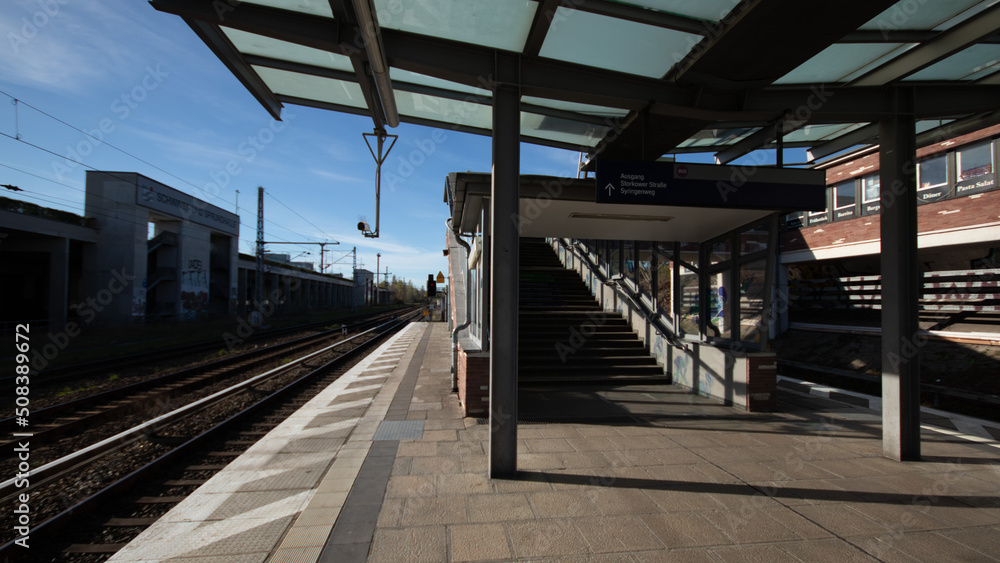 Fototapeta premium railway station platform