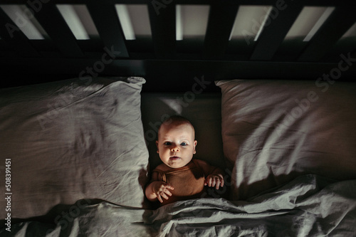 Dziecko w łóżku