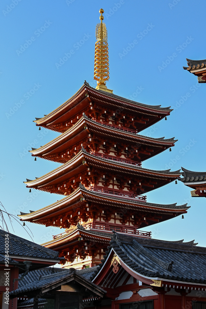 Fototapeta premium 浅草寺の五重塔