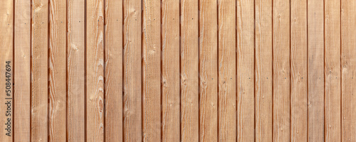 Holzwand aus Naturholz Panoramaansicht
